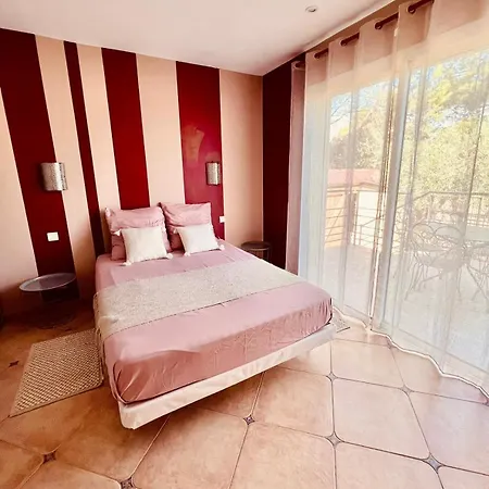 Spacieuse Avec Pisicne Privat bolig *